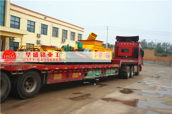 雙齒輥破碎機(jī)發(fā)貨現(xiàn)場(chǎng)