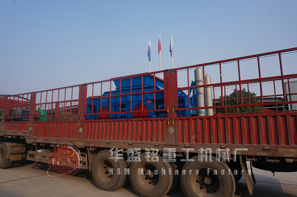 2PGY1212對(duì)輥破碎機(jī)裝車發(fā)往廣西